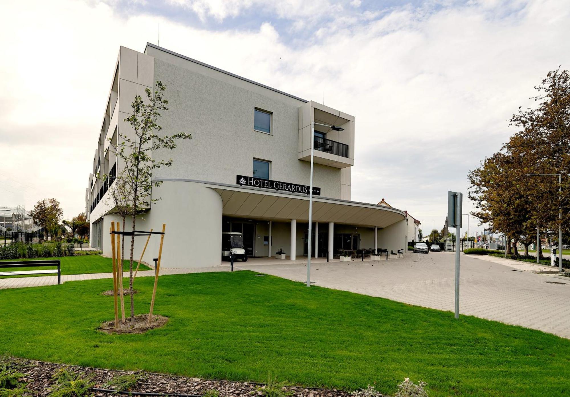 Hotel Gerardus Сегед Екстериор снимка
